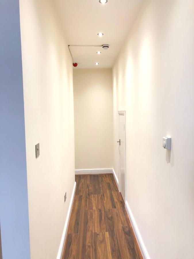 Greater Holiday Let @ Hanwell Appartamento Londra
